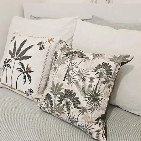 Quiet Comfortable And Warm Parigi